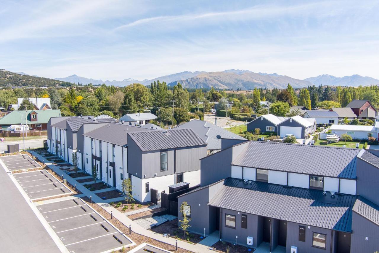 Alpine Junction Townhouse Apartments, Lodge & Hotel Wanaka Exterior photo