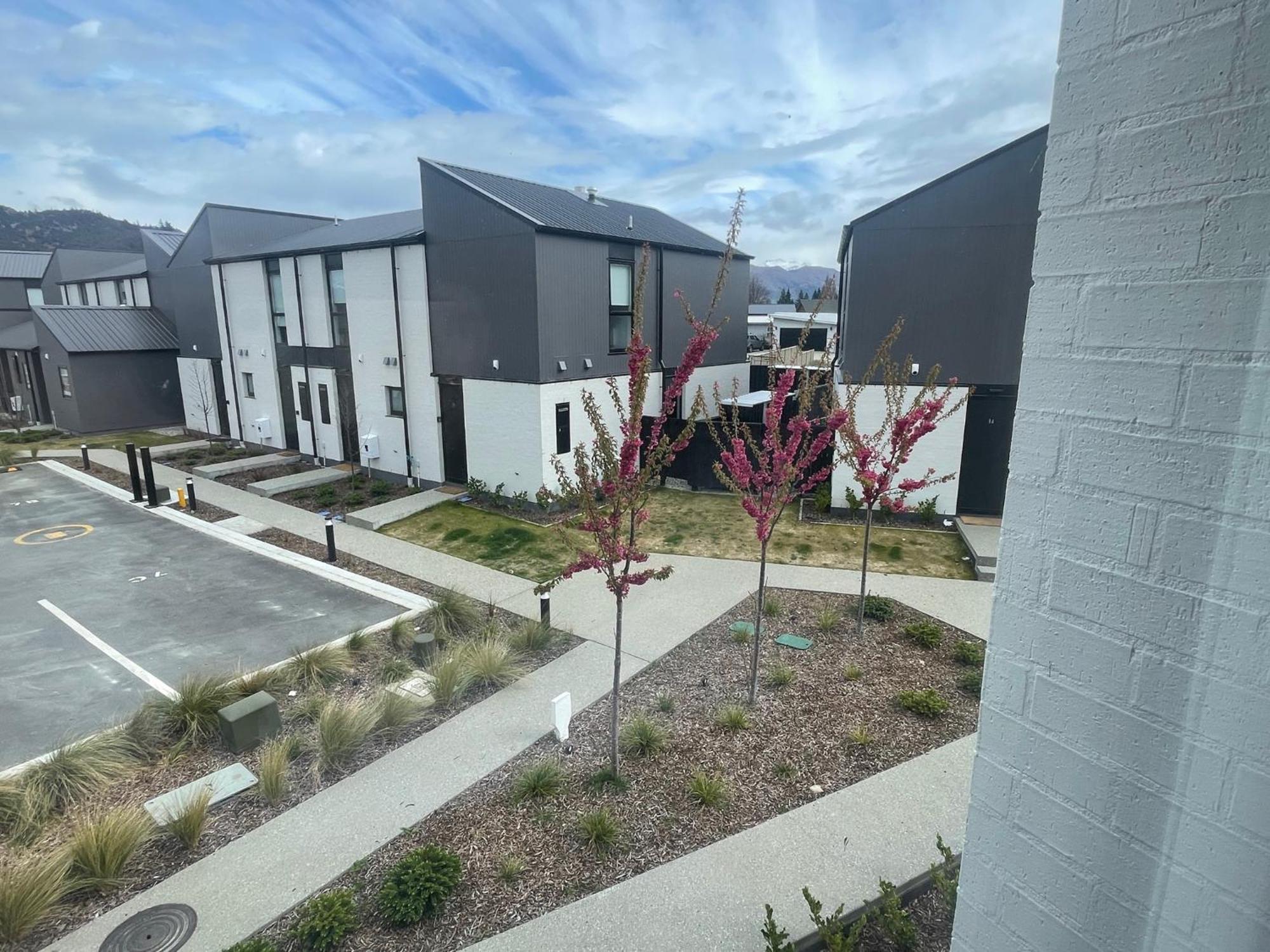 Alpine Junction Townhouse Apartments, Lodge & Hotel Wanaka Exterior photo