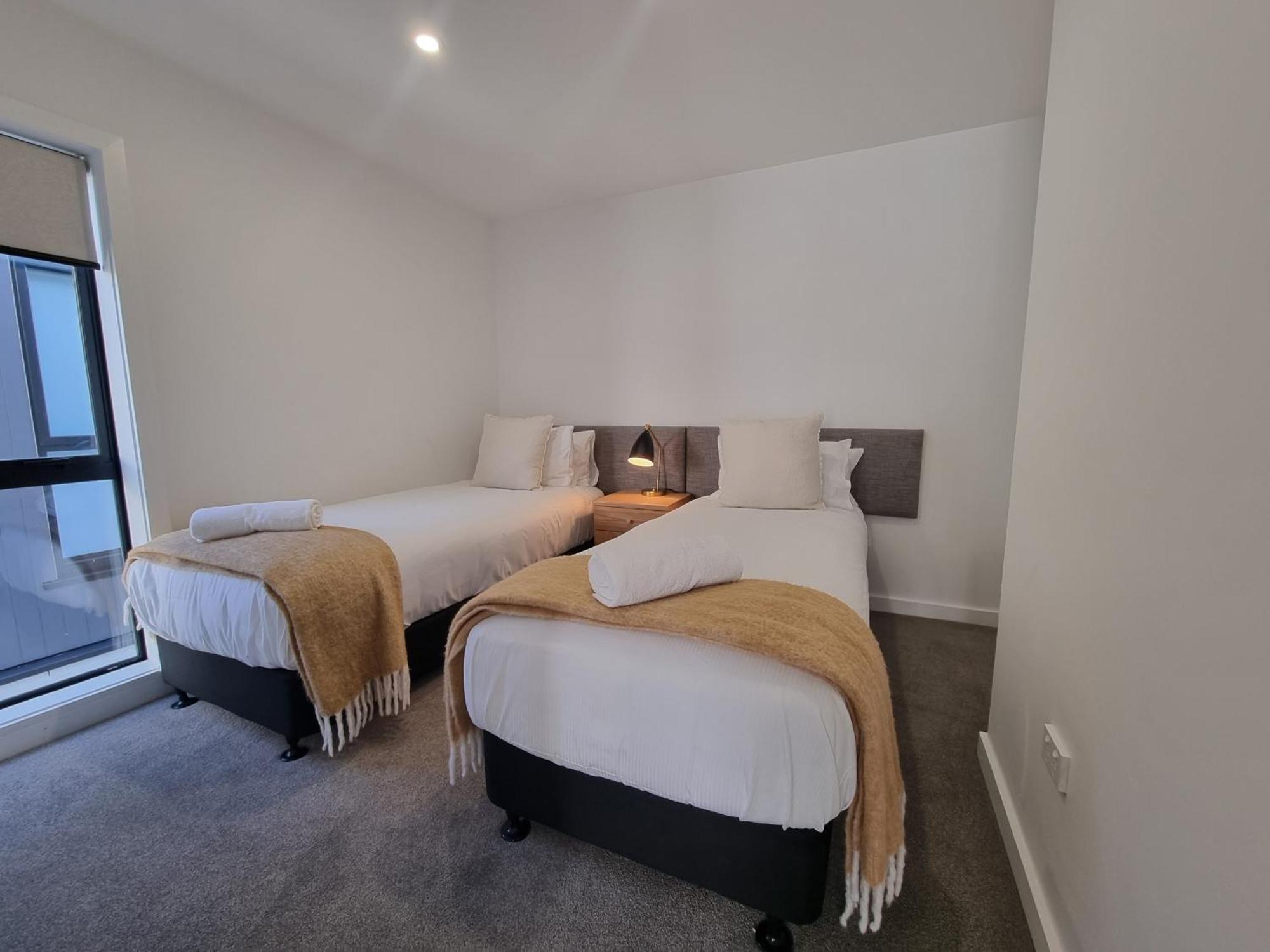 Alpine Junction Townhouse Apartments, Lodge & Hotel Wanaka Exterior photo