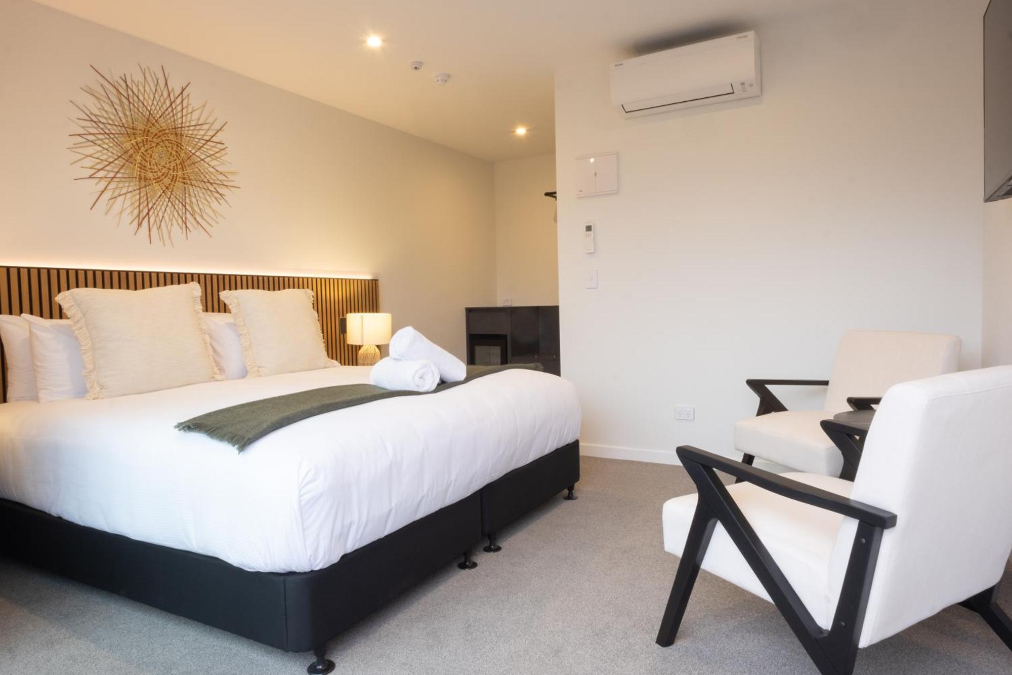Alpine Junction Townhouse Apartments, Lodge & Hotel Wanaka Exterior photo