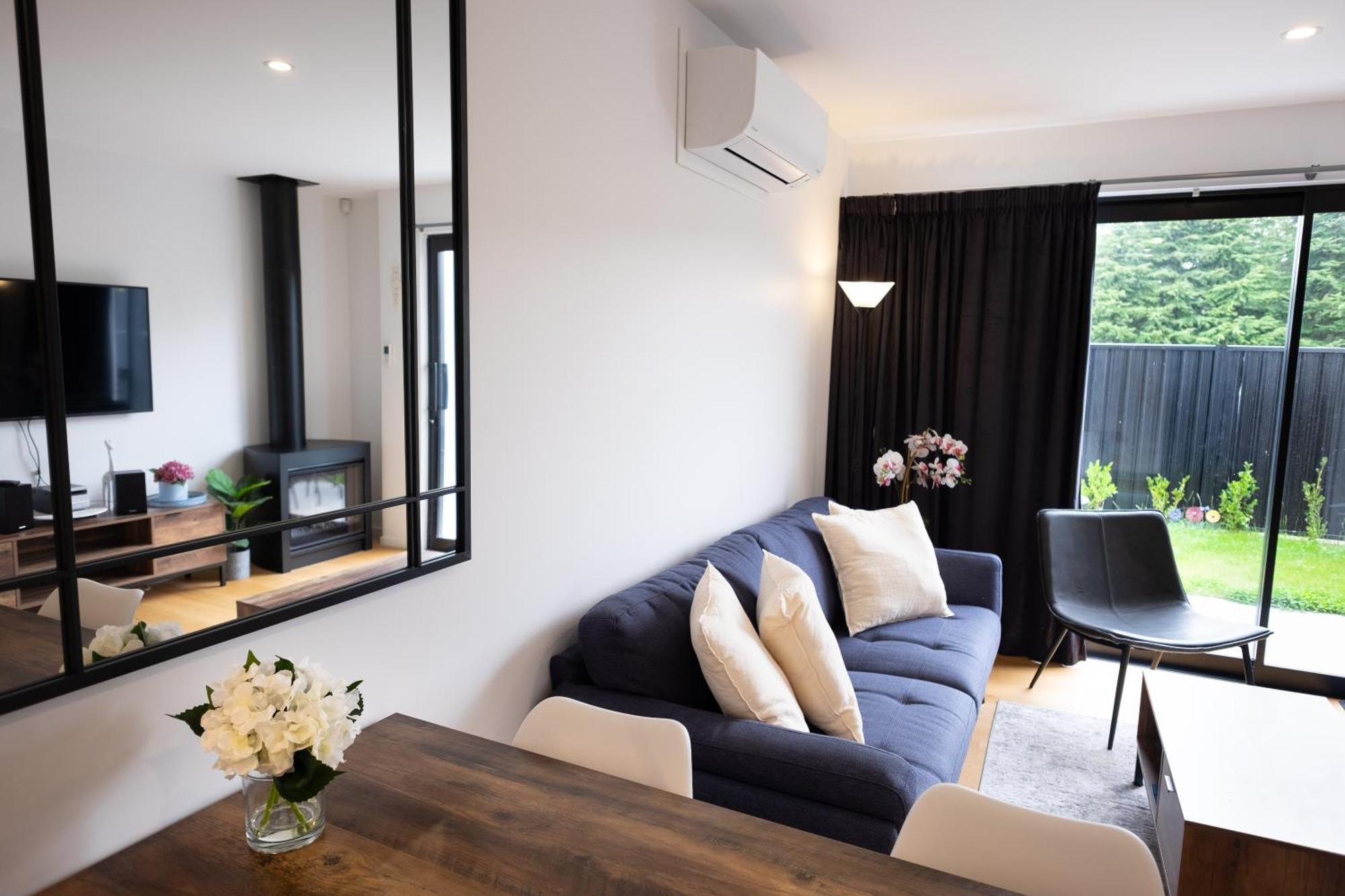 Alpine Junction Townhouse Apartments, Lodge & Hotel Wanaka Exterior photo