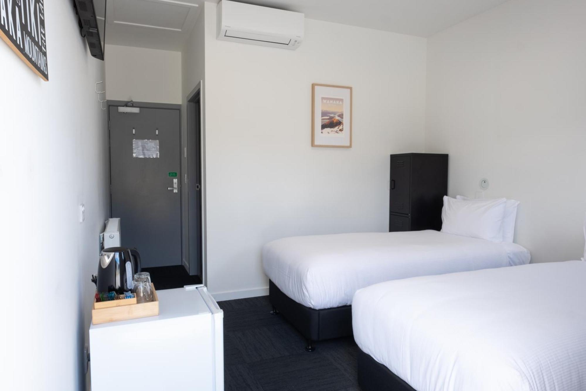 Alpine Junction Townhouse Apartments, Lodge & Hotel Wanaka Exterior photo