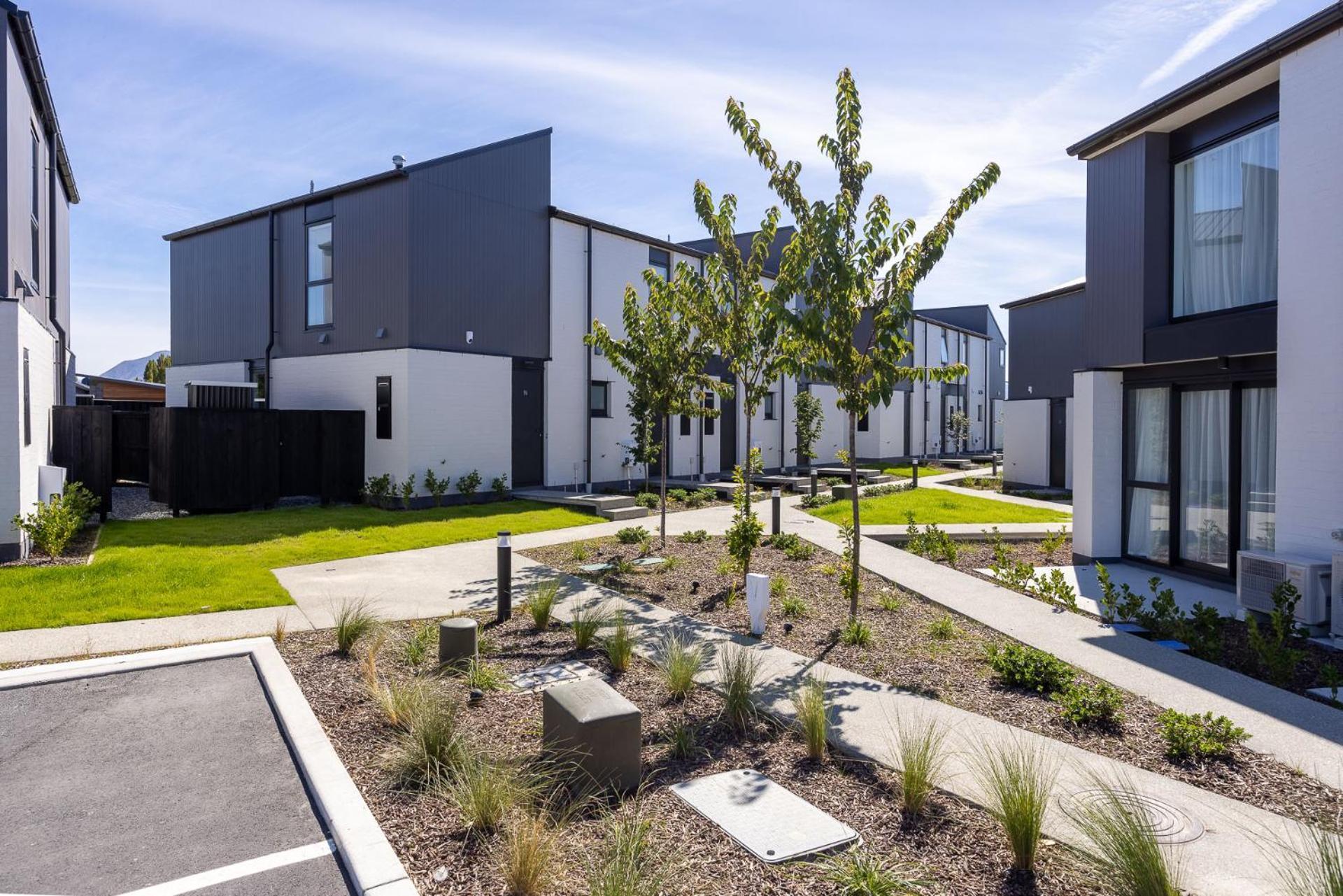 Alpine Junction Townhouse Apartments, Lodge & Hotel Wanaka Exterior photo